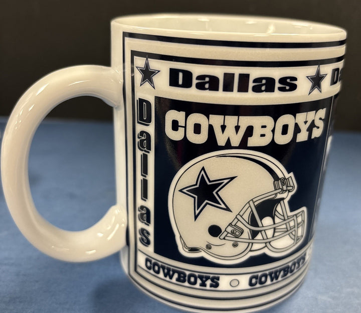 The Danbury Mint Dallas Cowboys Game Day Mug The Handoff