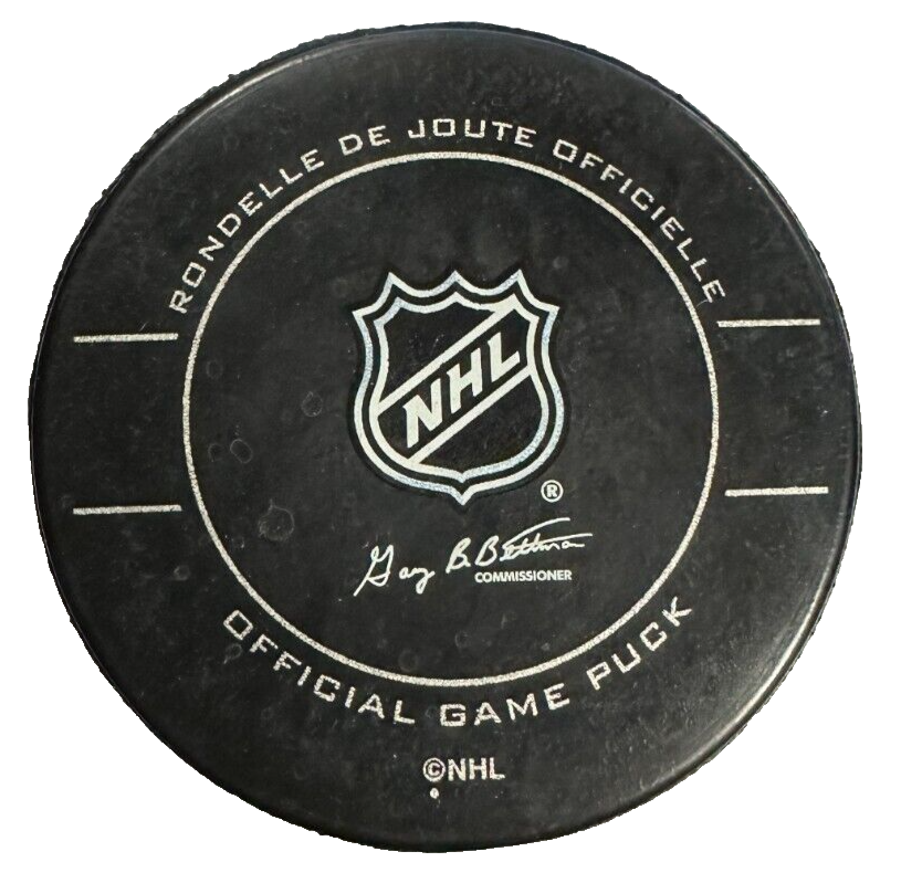 2010 NHL Premiere Prague Official Game Puck Boston Bruins Vs. Arizona Coyotes