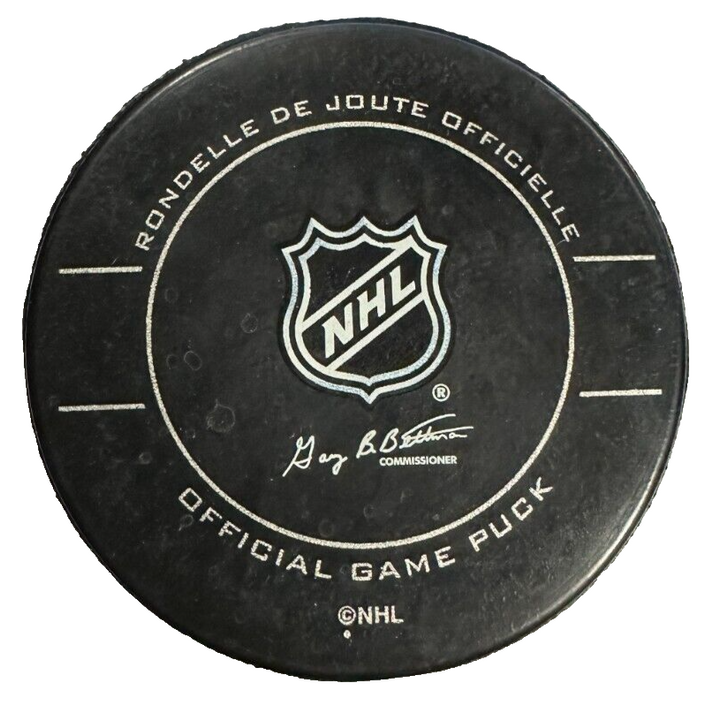 2010 NHL Premiere Prague Official Game Puck Boston Bruins Vs. Arizona Coyotes