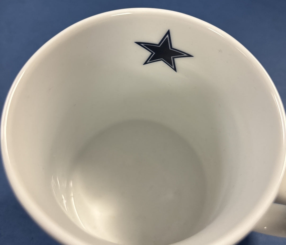 The Danbury Mint Dallas Cowboys Game Day Mug Midair Reception