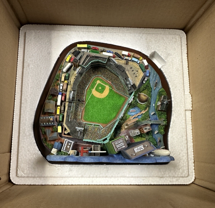 Danbury Mint Boston Red Sox Fenway Park Stadium Replica Opening Day MLB 2000 NIB