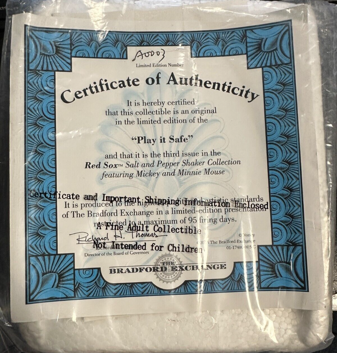 2013 Boston Red Sox Bradford Exchange Mickey & Minnie Play It Safe Salt & Pepper