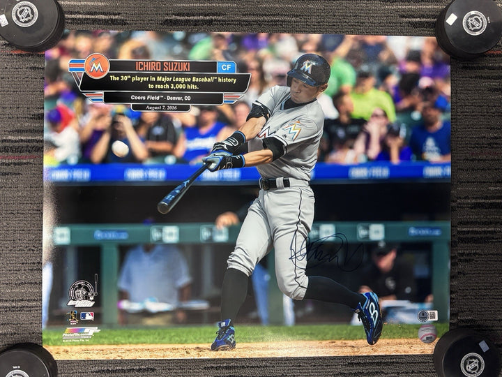 Ichiro Suzuki Signed 3000 Hits 16x20 Beckett Hologram Seattle Mariners