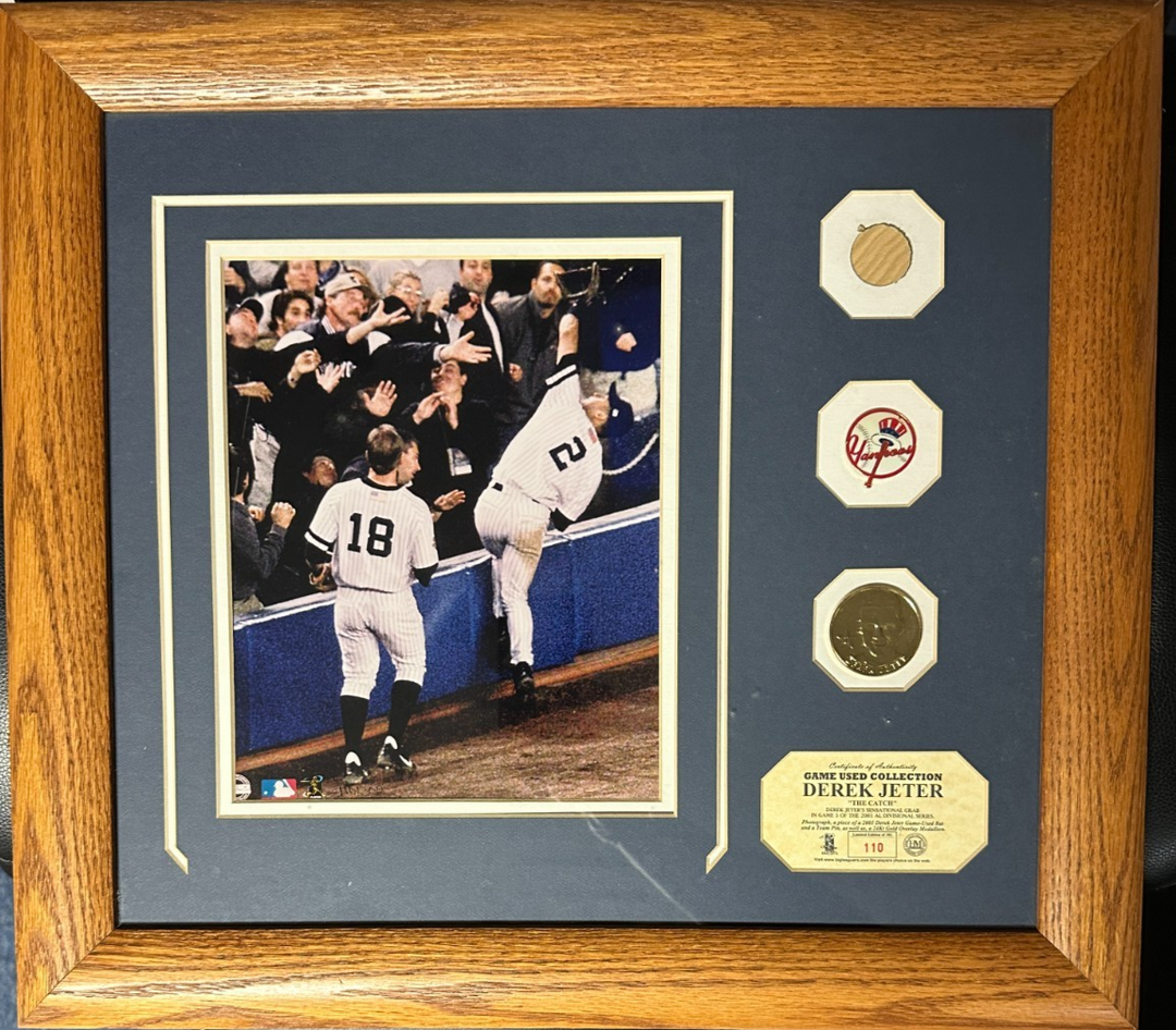 Highland Mint Derek Jeter "The Catch" Photo Framed W/Game Used Bat 110/302 Yanks