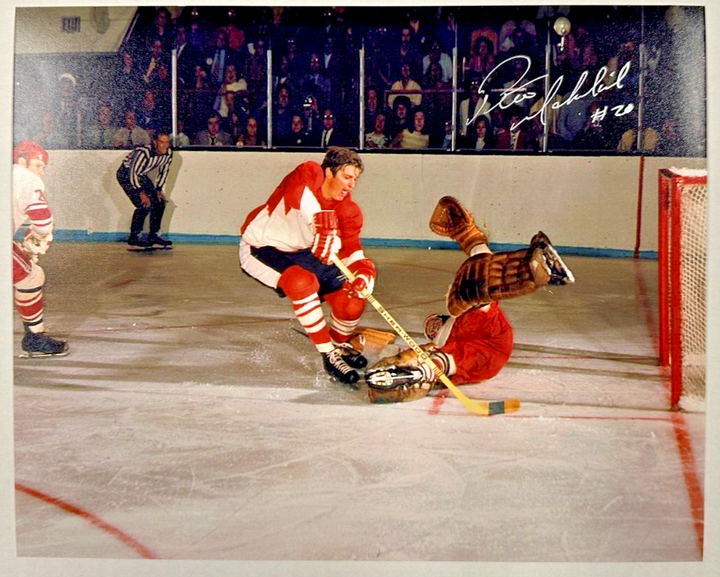 Pete Mahovlich Autographed 8x10 1972 Canada Cup Summit Series