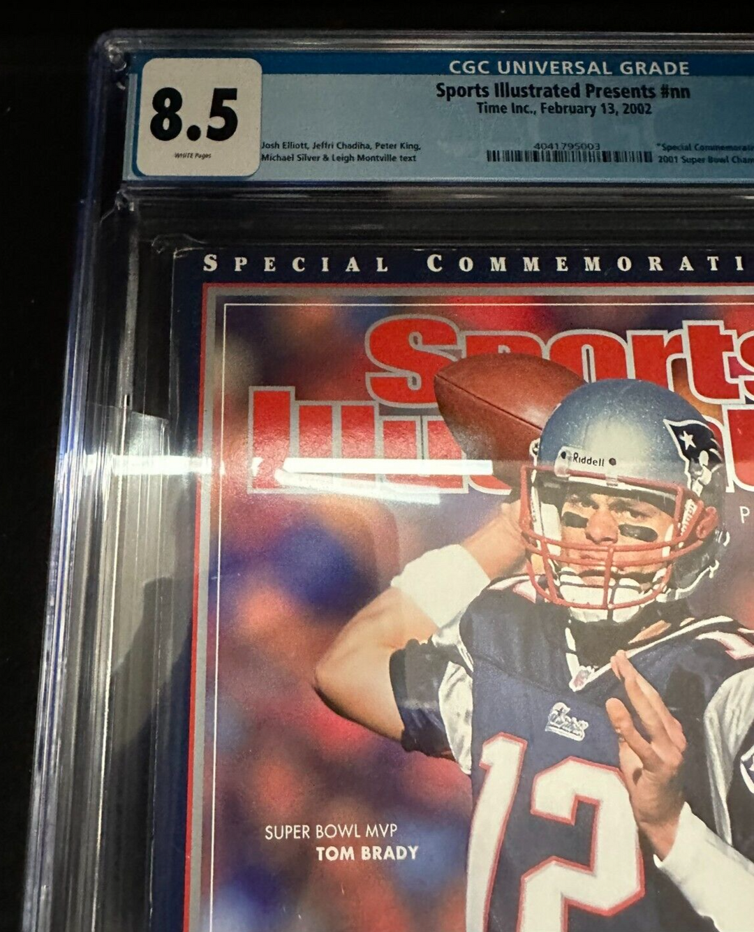 2002 Sports Illustrated Tom Brady Newsstand Issue CGC 8.5 Rookie Season