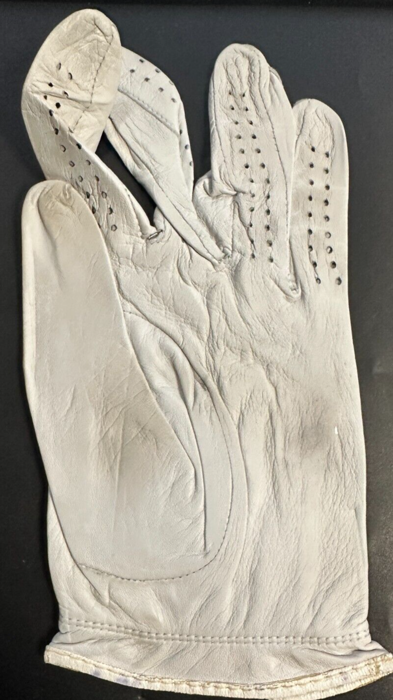 Ernie Ells Signed 2001 Bell South Classic Handbook & Practice Worn Golf Glove