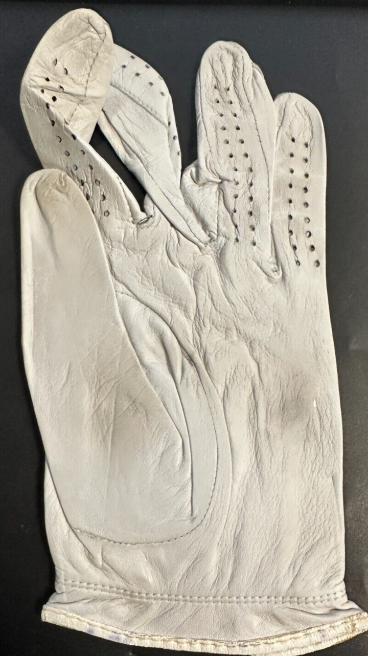 Ernie Ells Signed 2001 Bell South Classic Handbook & Practice Worn Golf Glove