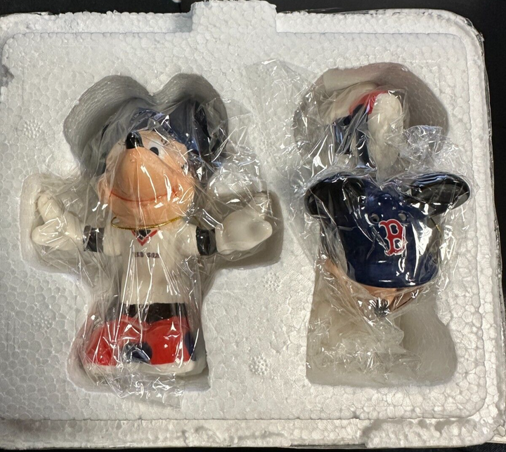 2013 Boston Red Sox Bradford Exchange Mickey & Minnie Play It Safe Salt & Pepper
