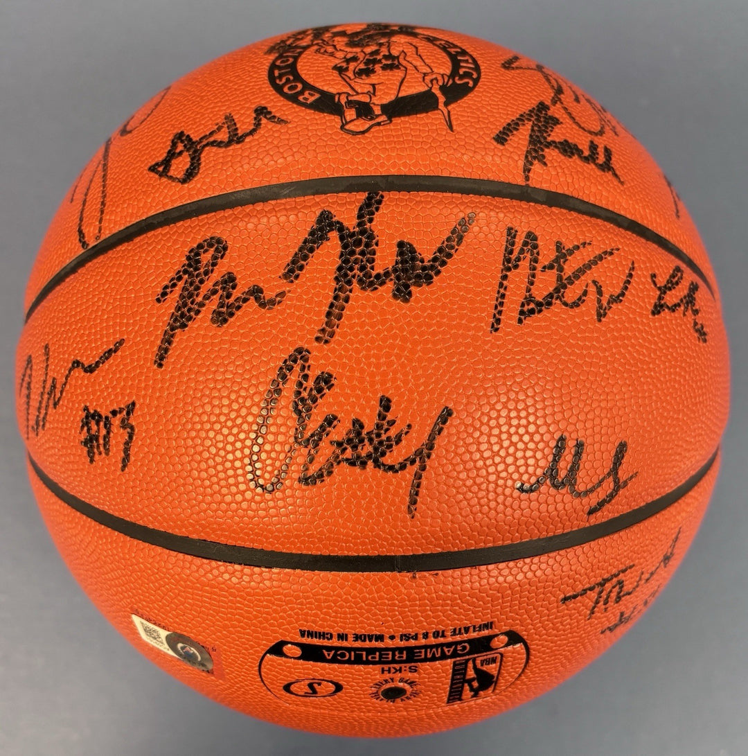 2020-21 Boston Celtics Team Signed Basketball Jayson Tatum Jaylen Brown Beckett