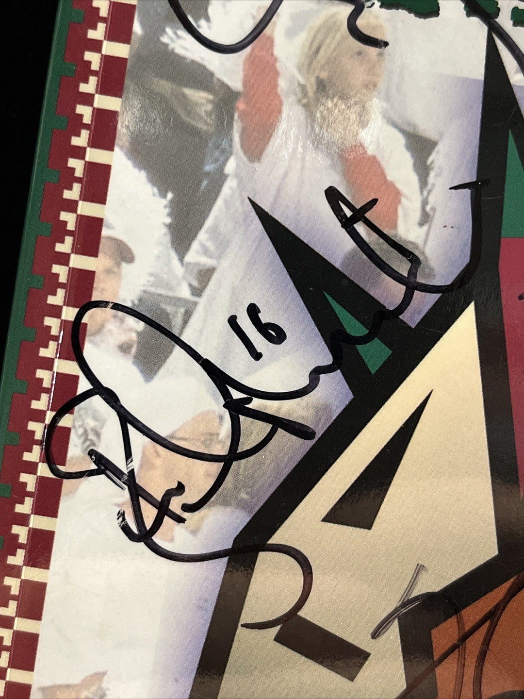 1997-98 Phoenix Coyotes Signed Media Guide Roenick Tkachuk Tocchet Isbister COA