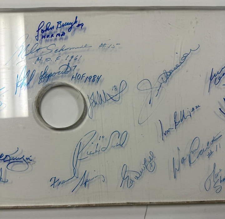 Boston Bruins Signed Original Boston Garden Dasher Board Plexiglass 32 Auto's