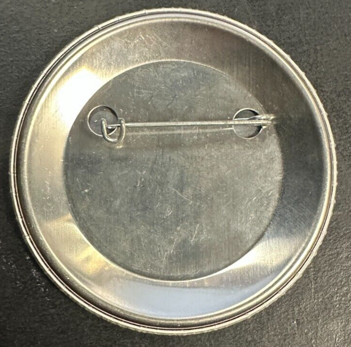 1970's Baseball Magnavox Advertising Hank Aaron Atlanta Braves Souvenir Pin