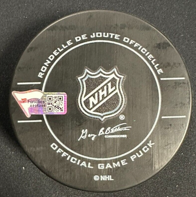 Bobby Orr Autographed 2010 Winter Classic Official Game Puck Fenway Fanatics