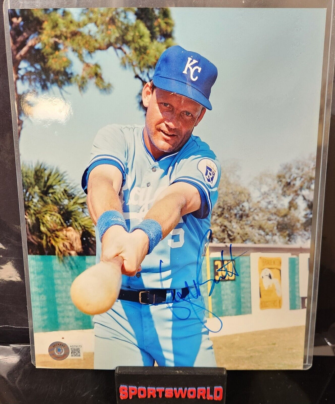 Goerge Brett Signed 8x10 Photo Kansas City Royals HOF Beckett COA