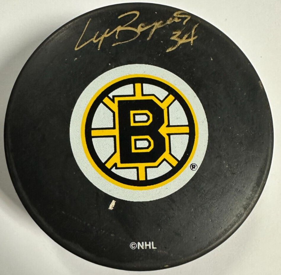 Lyndon Byers Autographed Boston Bruins Hockey Puck NHL