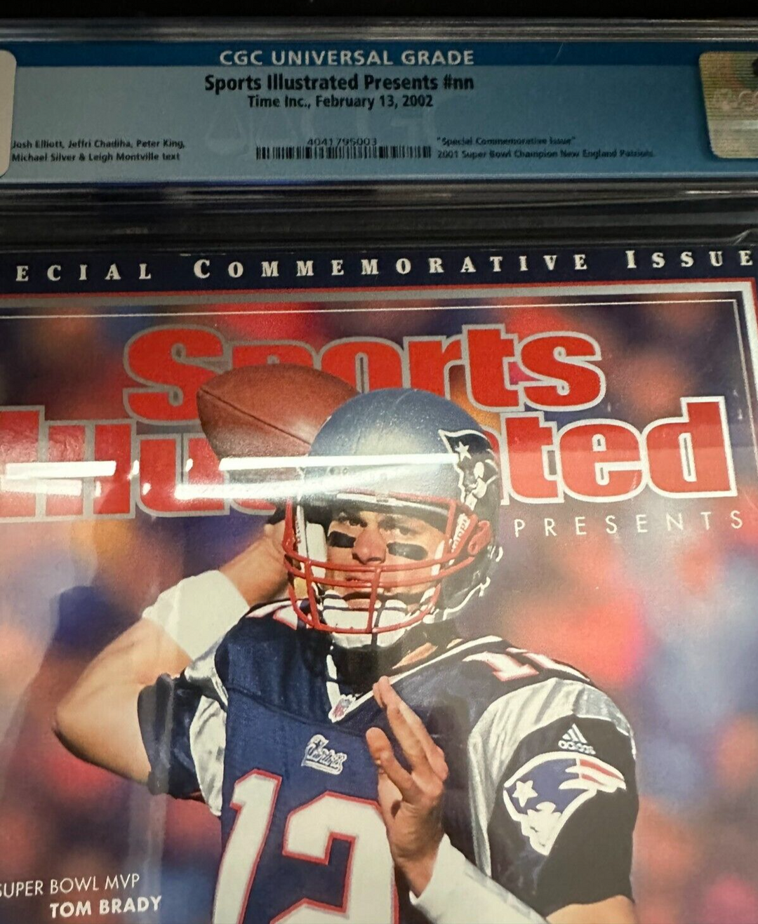 2002 Sports Illustrated Tom Brady Newsstand Issue CGC 8.5 Rookie Season