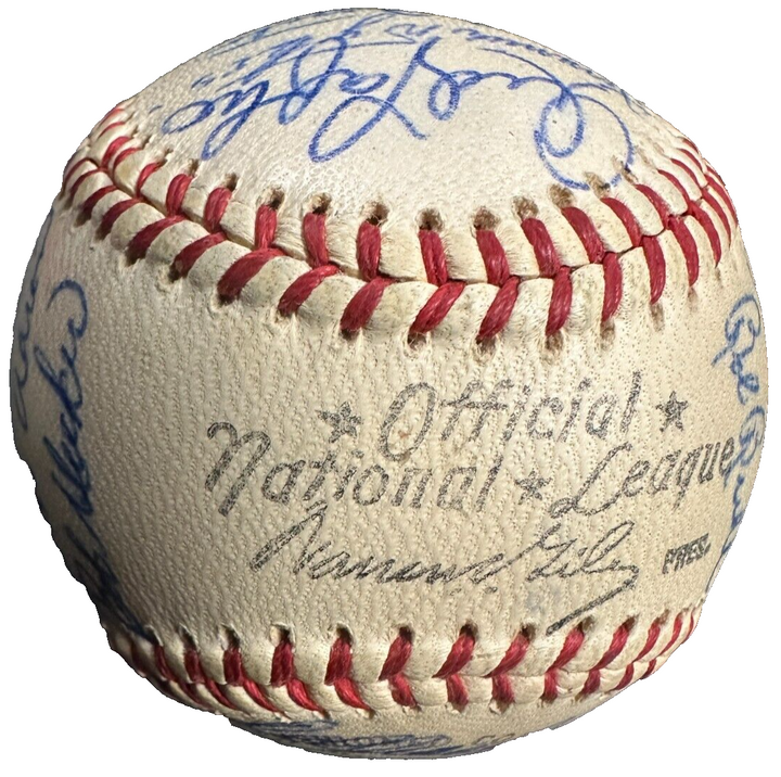 1962 Milwaukee Braves Team Autographed Baseball Aaron Spahn Mathews Uecker Torre