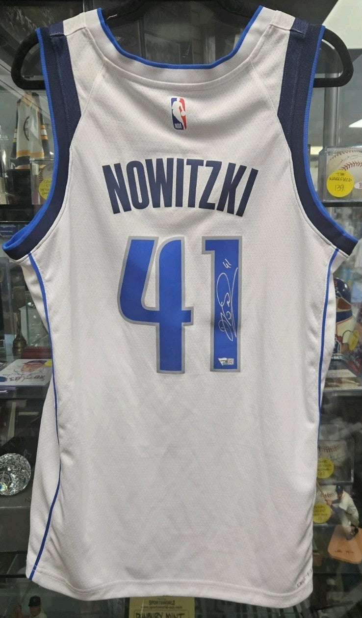 Dirk Nowitzki Autographed Dallas Mavericks Nike Swingman Jersey Fanatics Holo