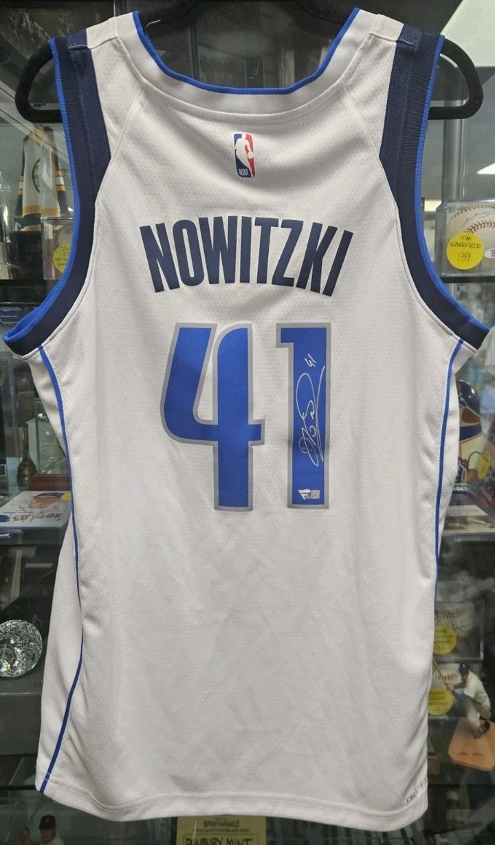 Dirk Nowitzki Autographed Dallas Mavericks Nike Swingman Jersey Fanatics Holo
