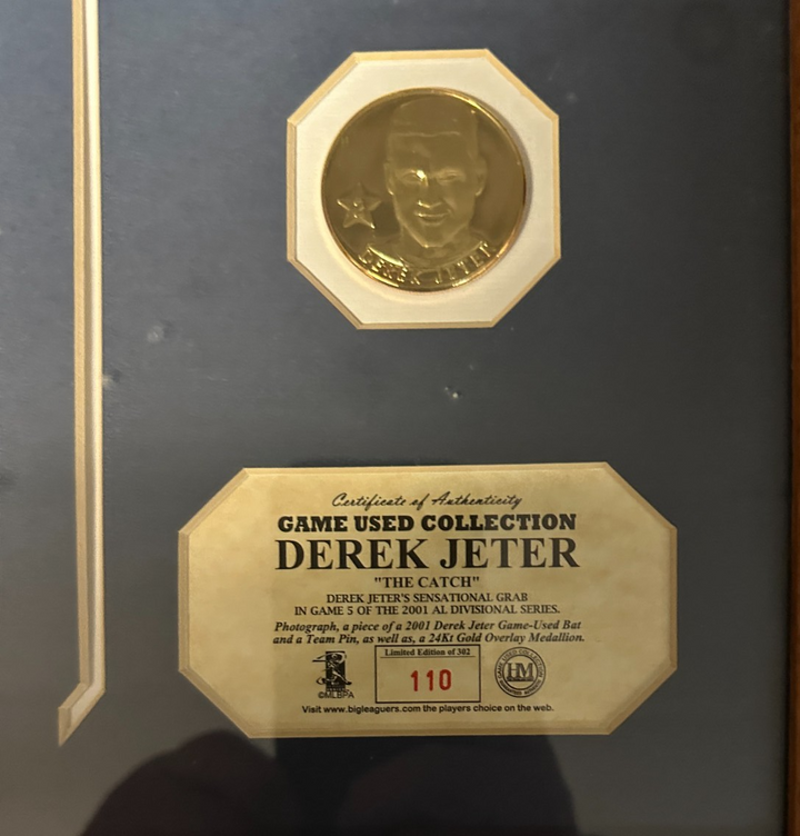 Highland Mint Derek Jeter "The Catch" Photo Framed W/Game Used Bat 110/302 Yanks