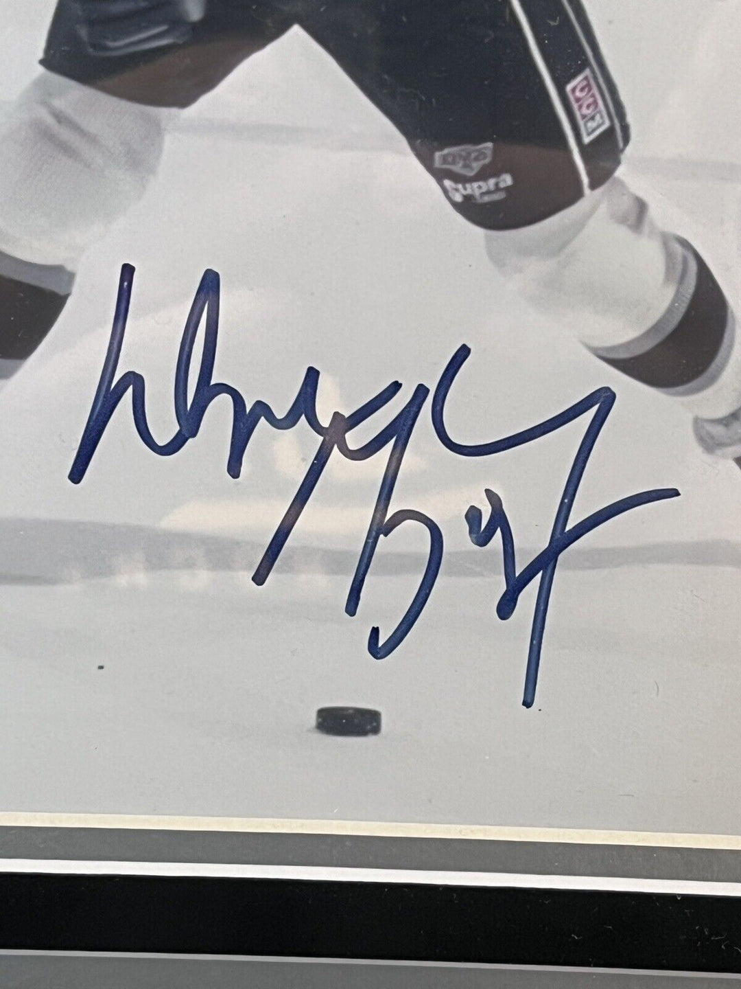 Wayne Gretzky Signed Autographed 8x10 Photo Beckett LOA Los Angeles Kings HOF