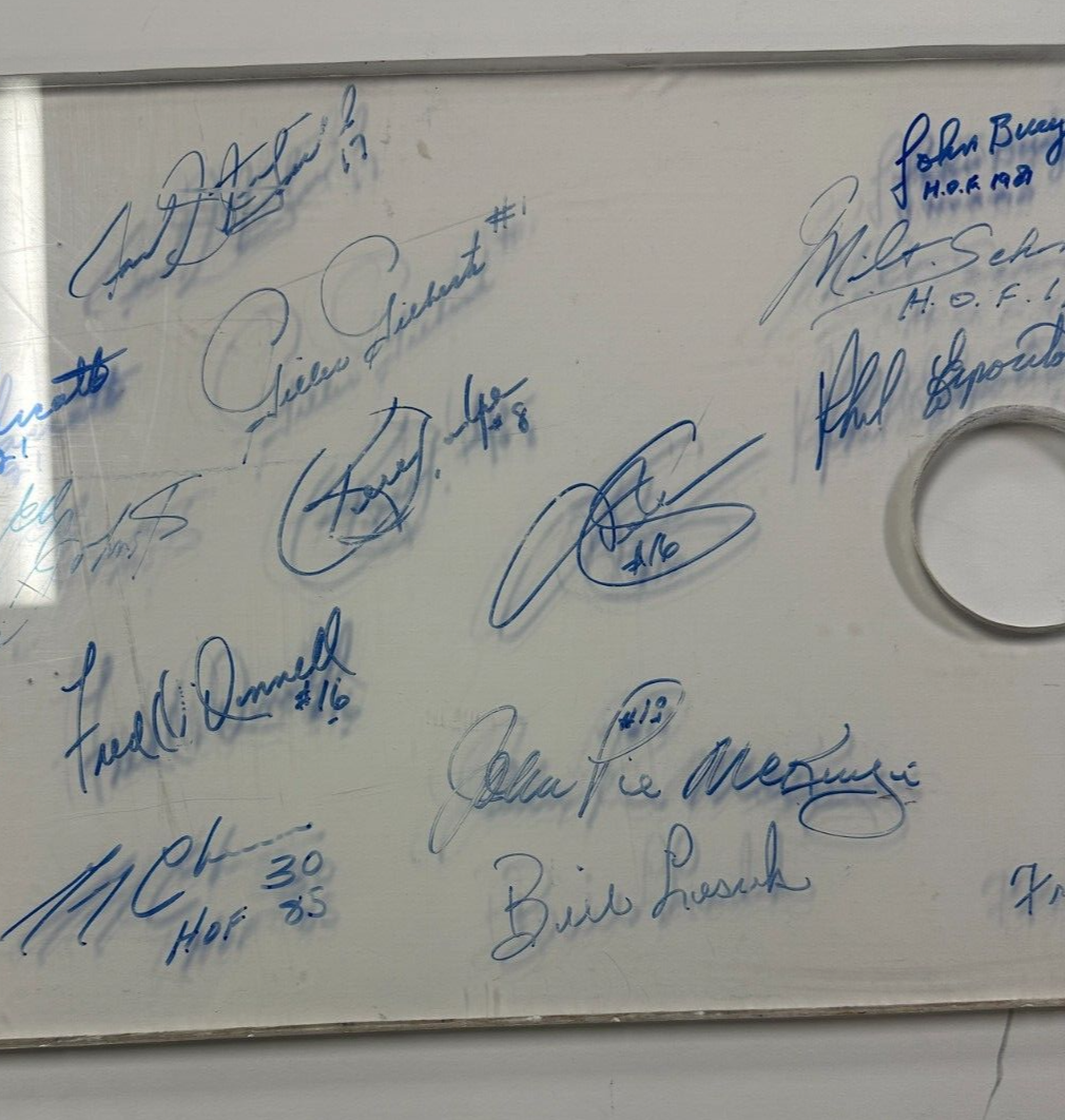 Boston Bruins Signed Original Boston Garden Dasher Board Plexiglass 32 Auto's