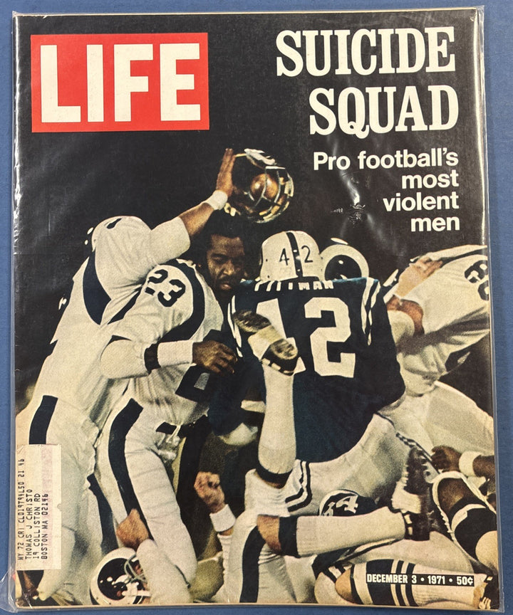 Life Magazine SUICIDE SQUAD Pro Footballs Most Violent Men December 3 1971