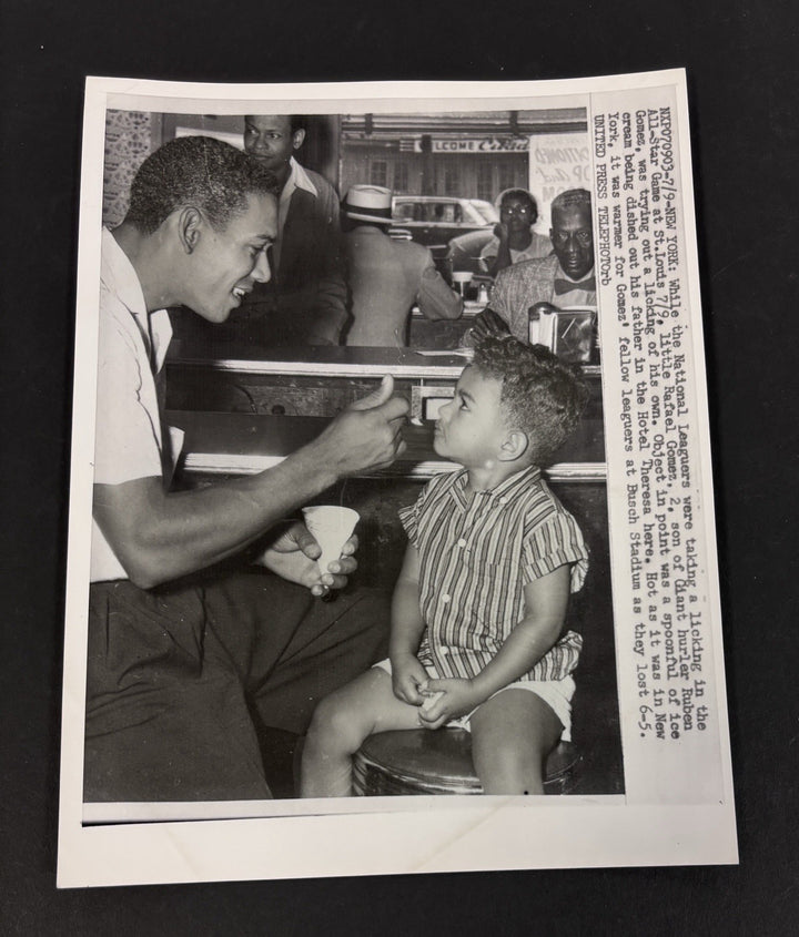 1950’s Original 7x9 Newspaper Wire Photo Ruben Gomez New York Giants