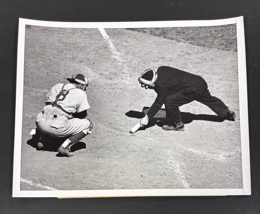 1952 Original 7x9 Newspaper Wire Photo Bruce Edwards Chicago Cubs