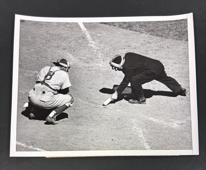 1952 Original 7x9 Newspaper Wire Photo Bruce Edwards Chicago Cubs