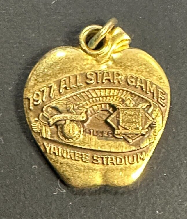 Vintage 1977 MLB All-Star Game Press Pin Yankee Stadium Balfour