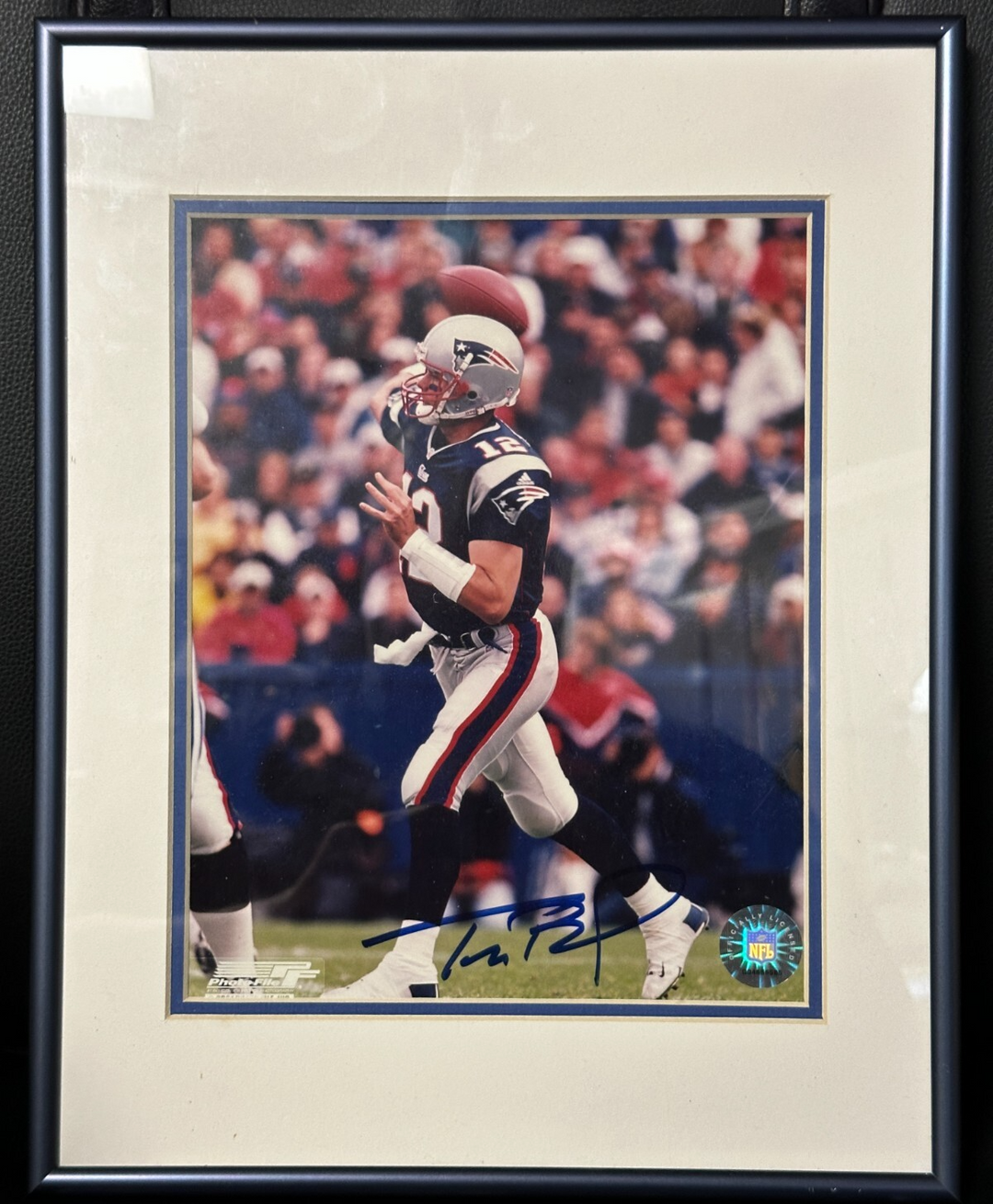 Tom Brady Autographed 8x10 Framed Photo New England Patriots HOF NFL