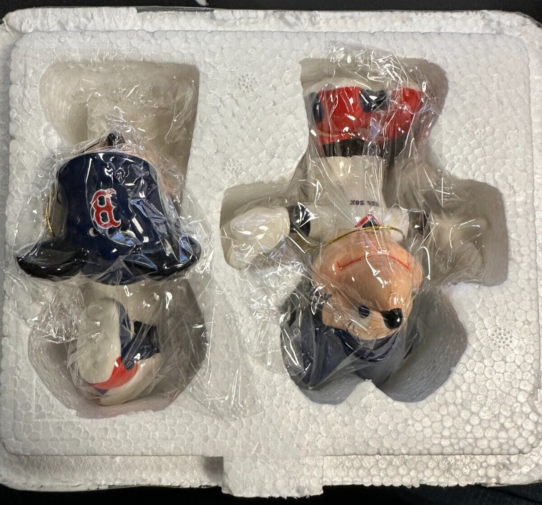 2013 Boston Red Sox Bradford Exchange Mickey & Minnie Play It Safe Salt & Pepper