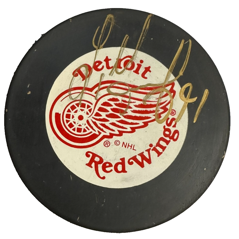 Sergei Federov Autographed Detroit Red Wings Hockey Puck BAS HOF