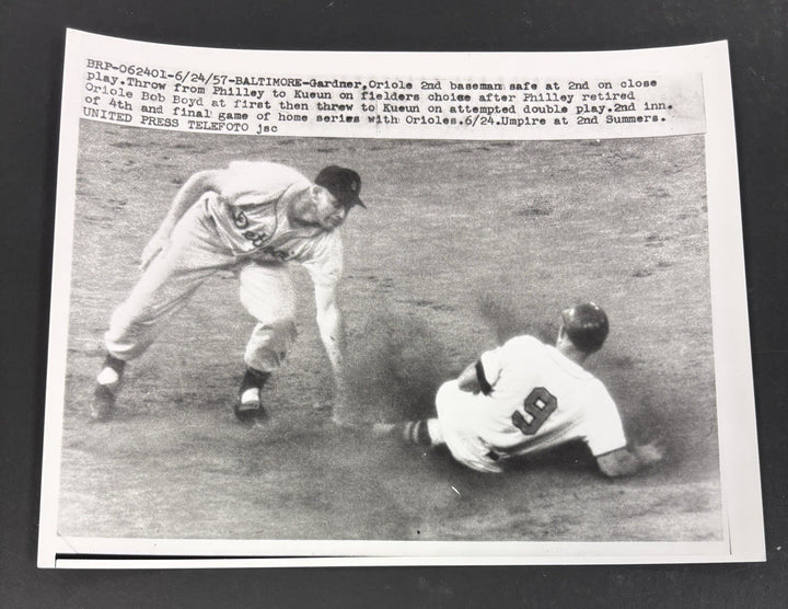 1957 Original 7x9 Newspaper Wire Photo Harvy Kuenn Billy Gardner