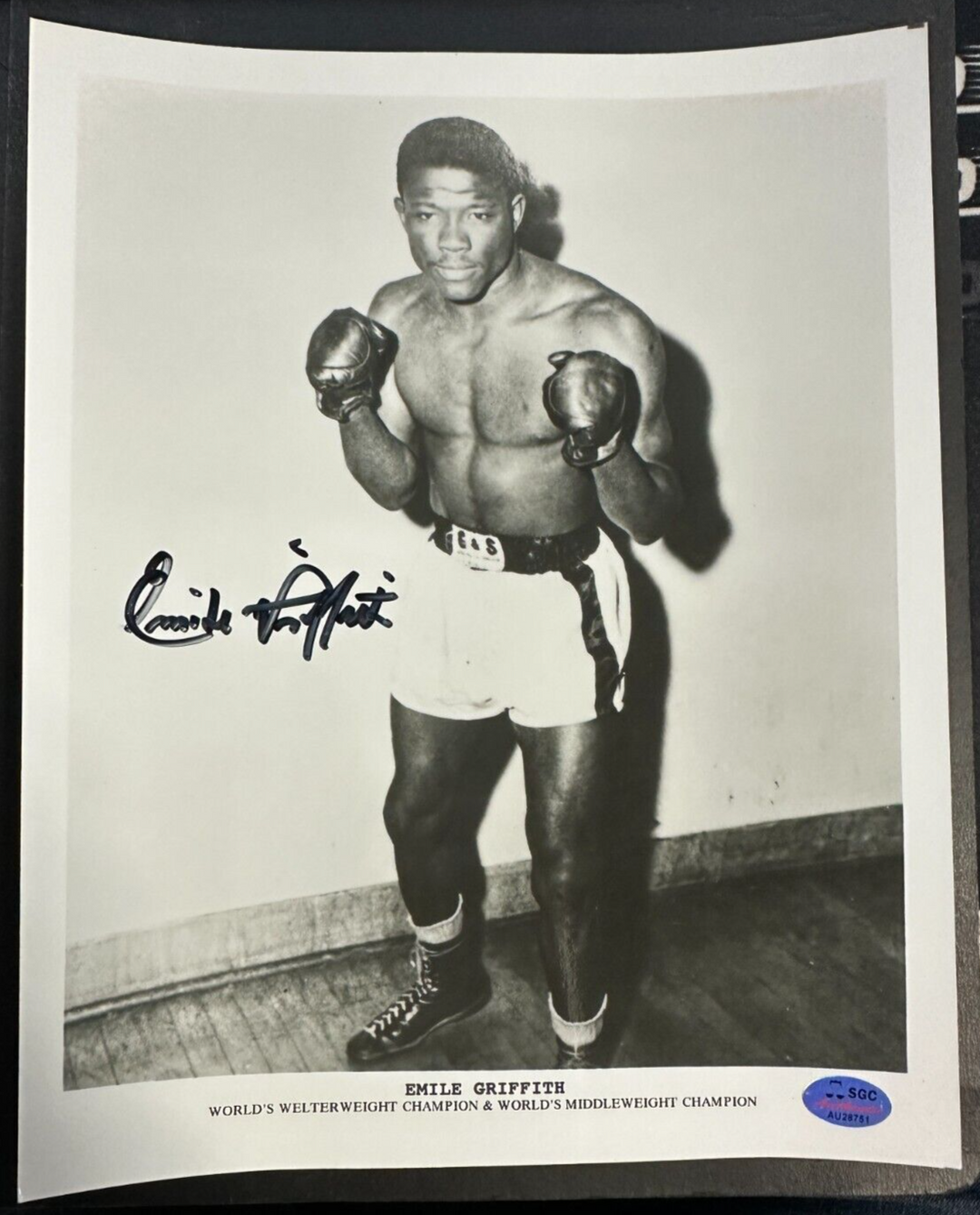 Emile Griffith Autographed 8x10 Photo BAS Middleweight Champion