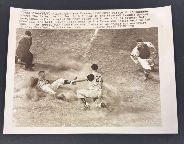 1957 Original 7x9 Newspaper Wire Photo Milwaukee Braves Del Crandall