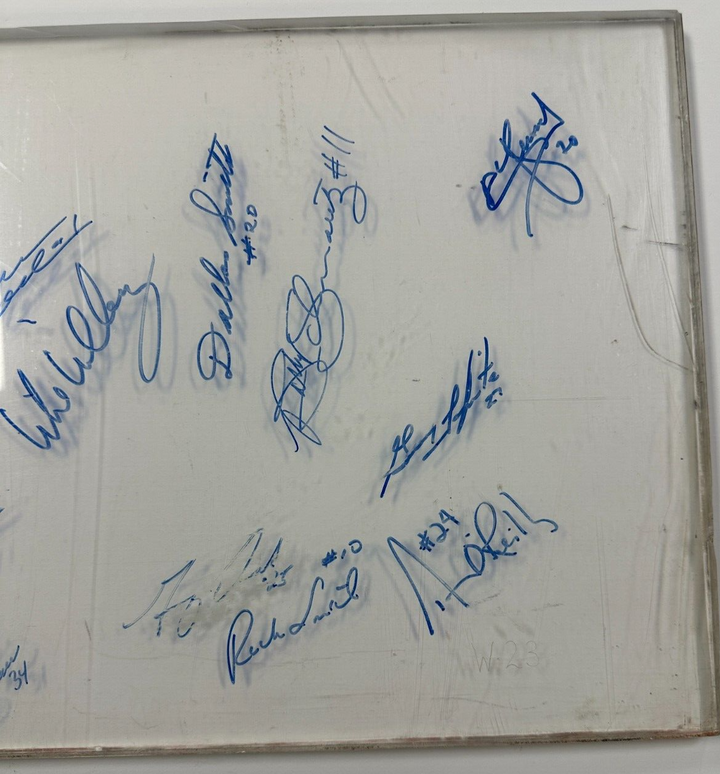 Boston Bruins Signed Original Boston Garden Dasher Board Plexiglass 32 Auto's