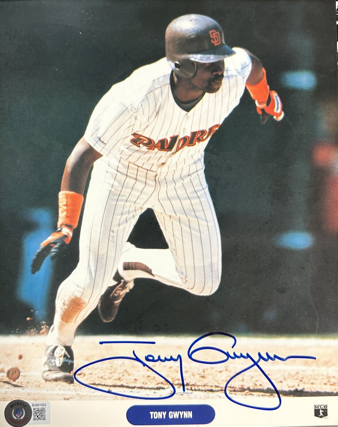 Tony Gwynn Autographed San Diego Padres 8x10 Photo HOF BAS