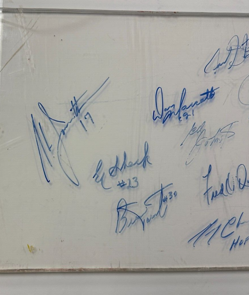 Boston Bruins Signed Original Boston Garden Dasher Board Plexiglass 32 Auto's