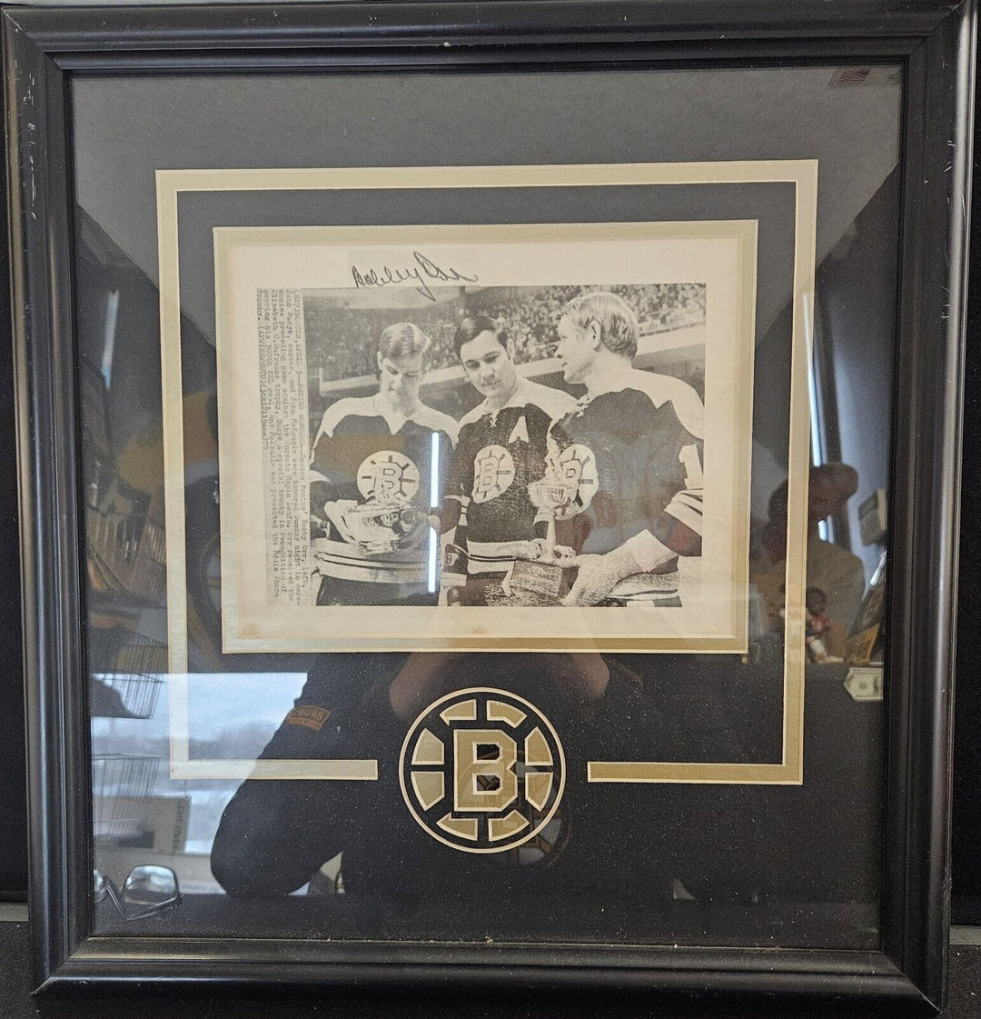 Bobby Orr Signed 1970 Boston Bruins AP Wire Photo W/ Bucyk McKenzie HOF