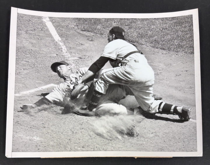 1952 Original 7x9 Newspaper Wire Photo Bruce Edwards Chicago Cubs