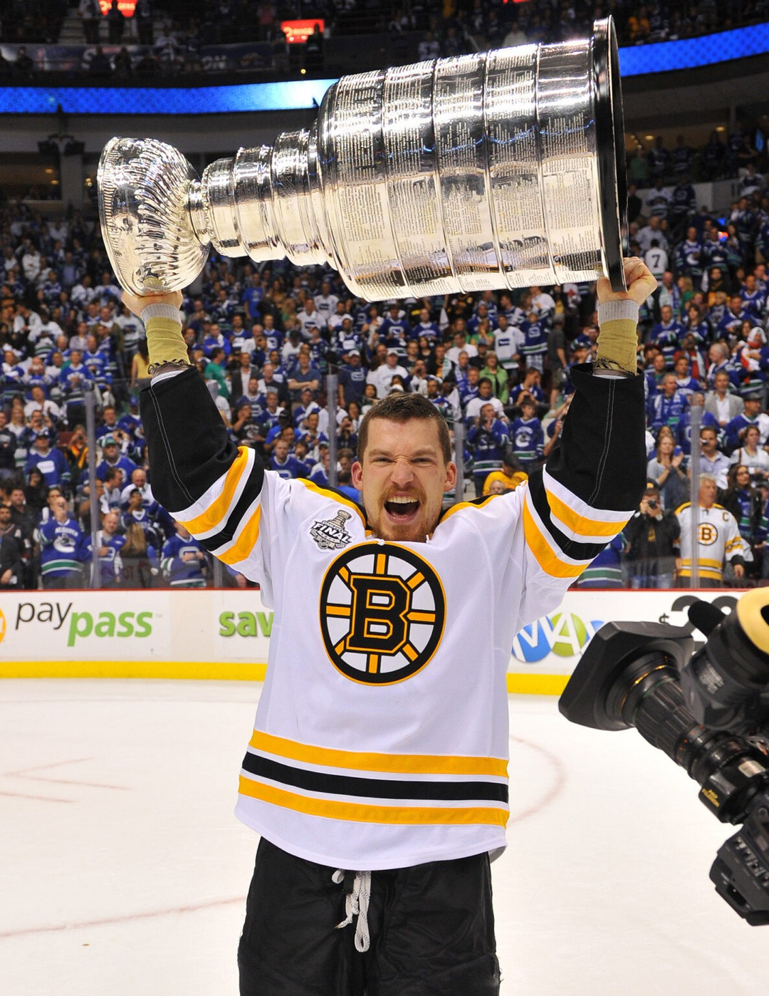 Andrew Ference Public Signing - 2011 Boston Bruins Stanley Cup Champ