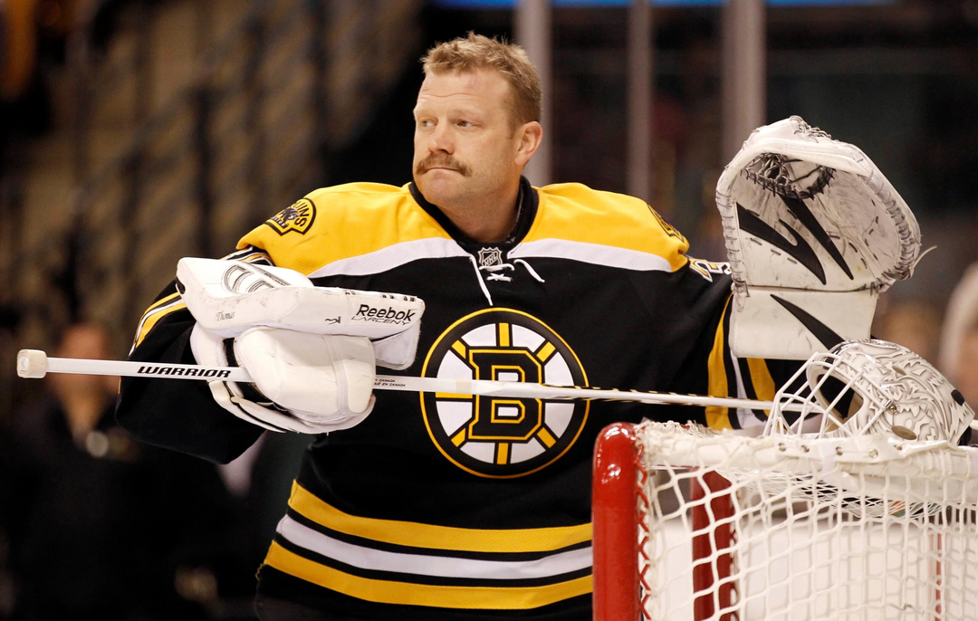 Tim Thomas - 2011 Stanley Cup Champ Public Signing @ Kowloon